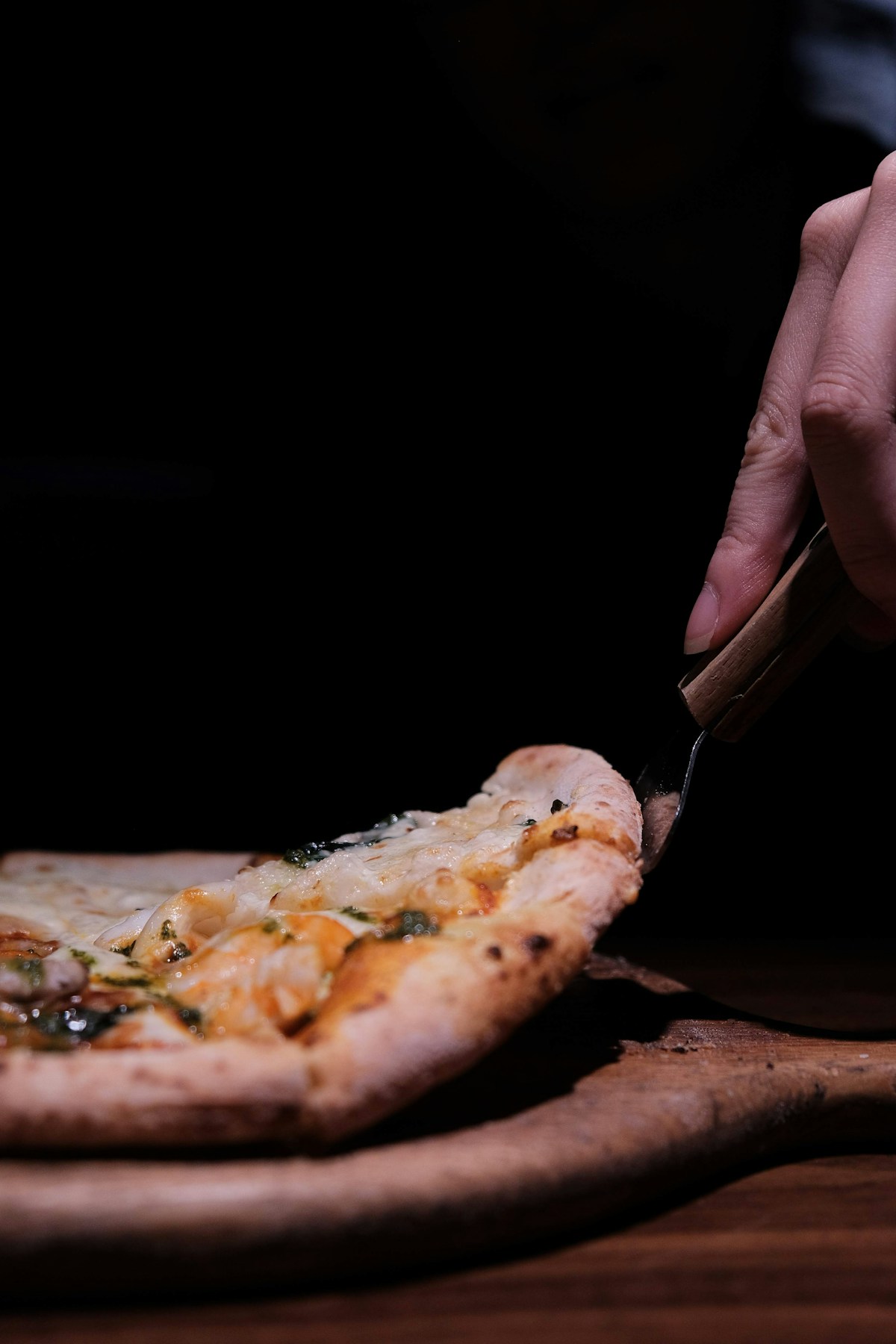 Mini pizza artesanal quente com queijo derretido